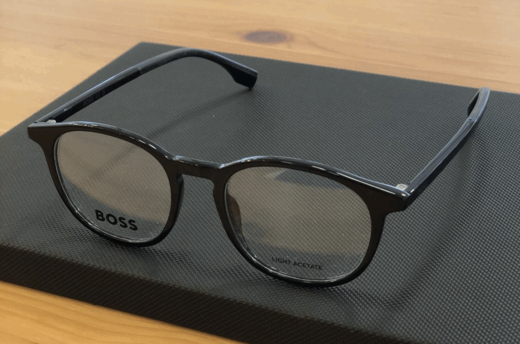 Monture noire BOSS profil