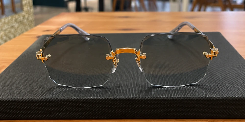 Verres à facettes teintés NOVACEL sur monture sans cadre dorée